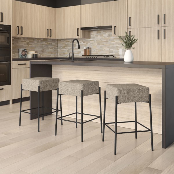 Metal Finish: 25 Black Coral • Seat Covering: LC Alpaca